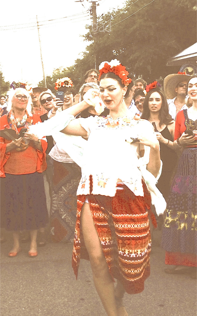 Frida Dances!